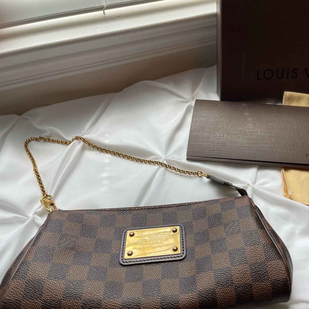 Authentic Louis Vuitton Eva Damier clutch